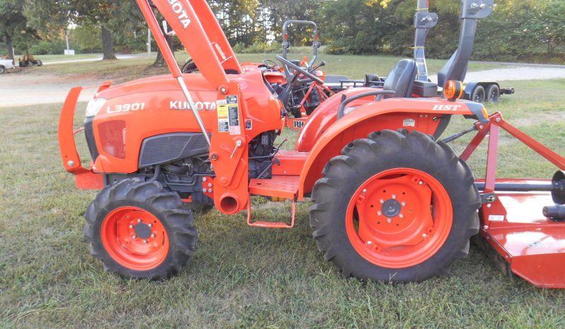 
								2017 Kubota L3901D 4wd Tractor with Loader and Slasher full									