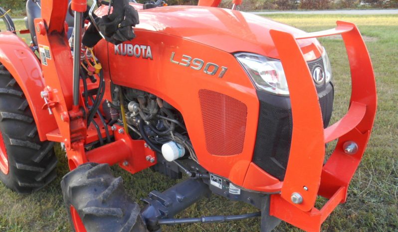 
								2017 Kubota L3901D 4wd Tractor with Loader and Slasher full									